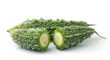 Acı kavun beyaz arkaplanda izole