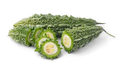 Acı kavun beyaz arkaplanda izole