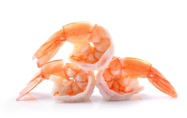 Crevettes bouillies isolées sur fond blanc — Photo