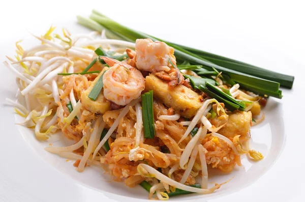 Thai-Essen Pad thailändisch, Rühren Sie Nudeln mit Garnelen — Stockfoto