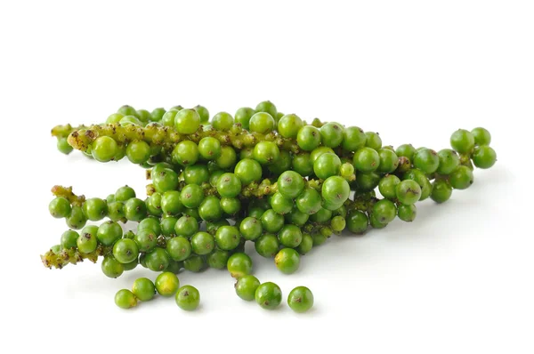 Manojos de pimiento verde fresco aislados sobre fondo blanco —  Fotos de Stock