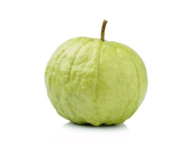 Guava meyvesi beyaz arkaplanda izole