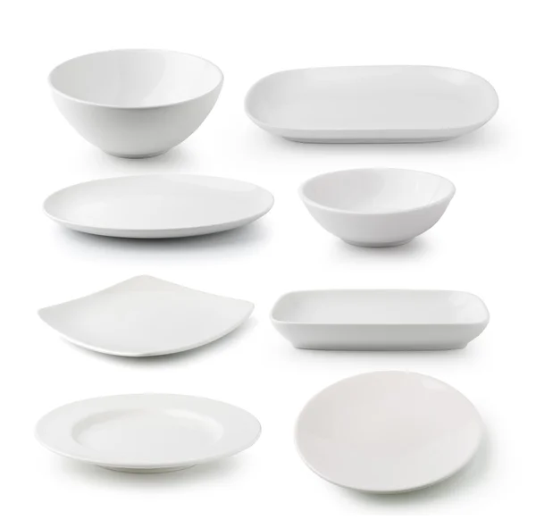 Piatto di ceramica bianca e ciotola isolata su sfondo bianco — Foto Stock
