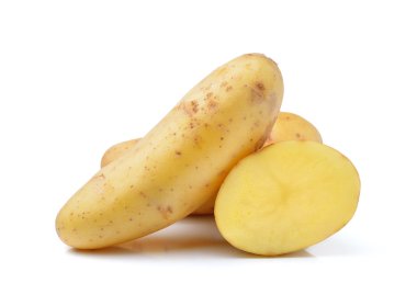 Beyaz arkaplanda izole edilmiş patates