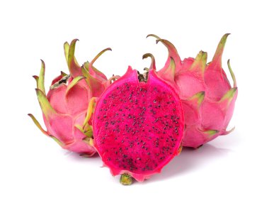 Beyaz arkaplanda Ejder Meyvesi izole.