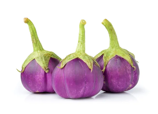 Aubergine geïsoleerd op witte achtergrond — Stockfoto