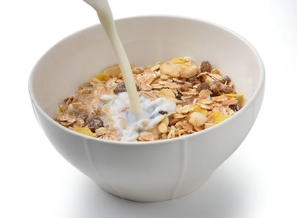 Здоровый завтрак с молоком, мюсли — стоковое фото