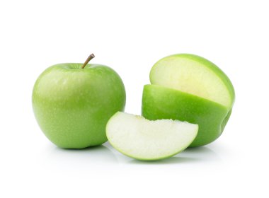 Yeşil Elma beyaz arkaplanda izole edildi