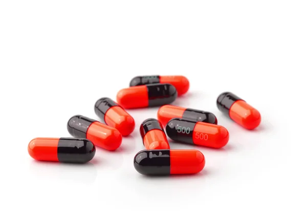 Pillen capsules geïsoleerd op witte achtergrond — Stockfoto