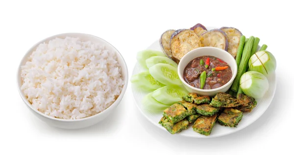 Ρύζι σε λευκό μπολ τσίλι πάστα ταϊλανδέζικου στυλ (υγιεινό φαγητό ) — Φωτογραφία Αρχείου