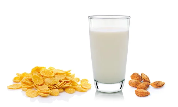 Leche de copos de maíz y almendras aisladas sobre fondo blanco — Foto de Stock