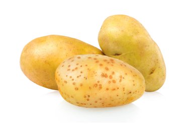 Beyaz arkaplanda izole edilmiş patates 