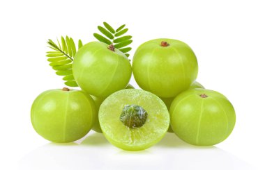 Beyaz arka planda Hint Bektaşi üzümü