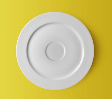 Sarı zemin üzerinde beyaz seramik plaka