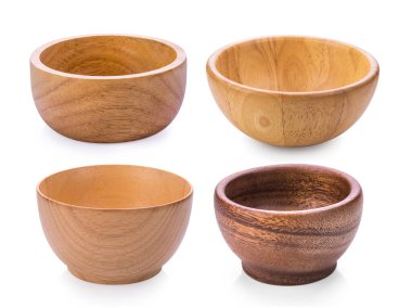 Beyaz arka planda ahşap kase