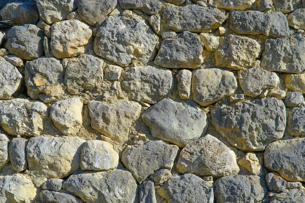 大きな切り立った石のブロックで作られた古い壁の断片 セメントなしの石積み — ストック写真