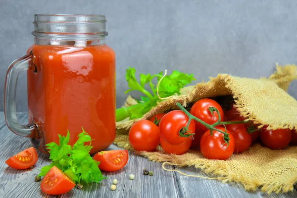 Jar Tomato Juice Parsley Leaves Allspice Tomatoes Wrapped Coarse Linen — Stock Photo, Image