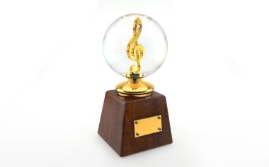 Beyaz arka plan üzerinde izole Altın Kupa 