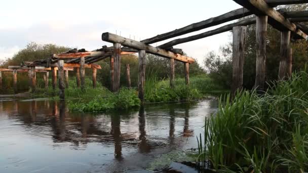 Die zerstörte Brücke — Stockvideo