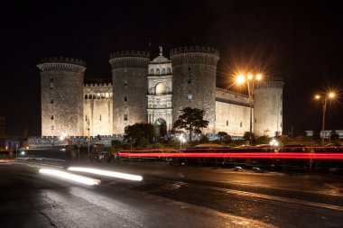 Napoli nocturne castello maschio angioino üzerinde