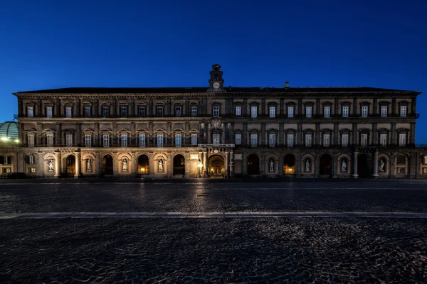 Nápoles, Praça Plebiscito nocturno com Palácio Real — Fotografia de Stock