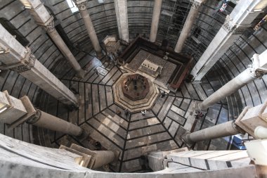İnterno Battistero di Pisa