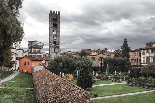 Palazzo adiacente Pfanner alla chiesa di San Frediano — Foto Stock