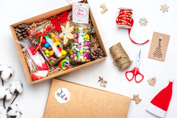 Handmade care package, seasonal gift box with candies, gingerbread, xmas decor Personalized eco friendly basket for family, friends, girl for thanksgiving, Christmas, mothers, fathers day Flat lay — Stock Photo, Image