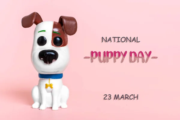 Cute Zabawka Mały Pies Tekst Narodowy Dzień Szczeniak Marsz Izolowany — Zdjęcie stockowe