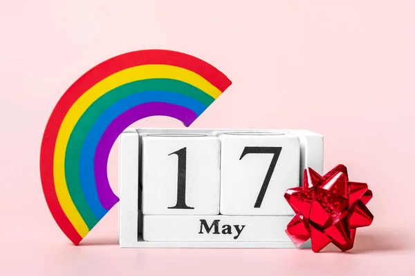 Rainbow Λοατ Σύμβολο Ημερολόγιο Απομονωμένο Ροζ Φόντο Μάιος Παγκόσμια Ημέρα — Φωτογραφία Αρχείου