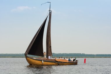 botter üzerinde yelken