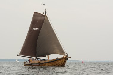 botter üzerinde yelken
