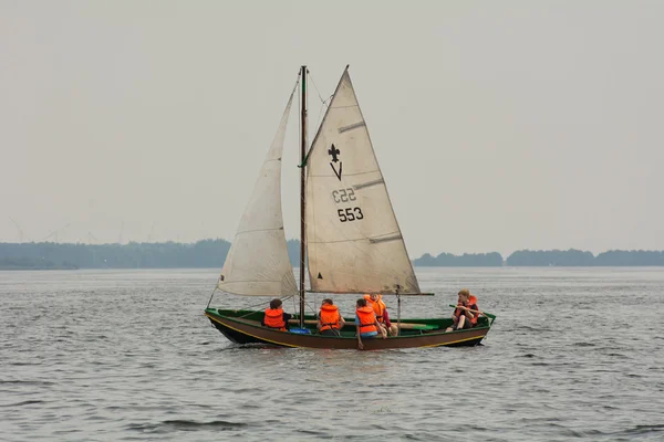 botter üzerinde yelken