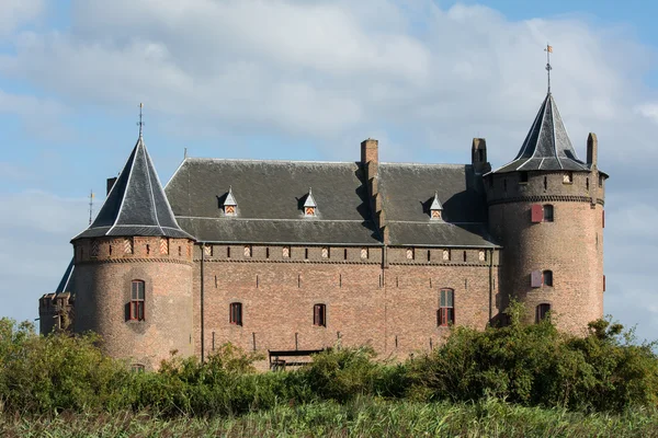 Muiderslot muiden içinde