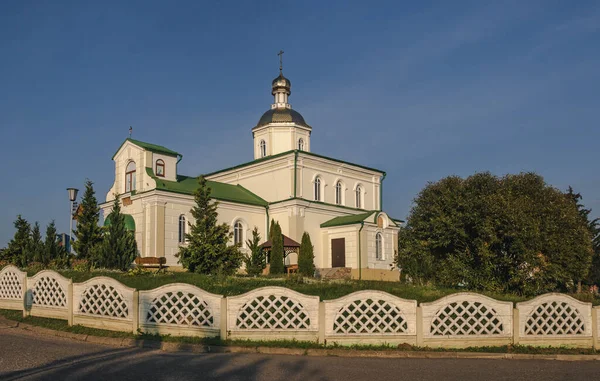 Εκκλησία Των Αγίων Πέτρου Και Παύλου Ορθόδοξη Εκκλησία Στο Χωριό — Φωτογραφία Αρχείου