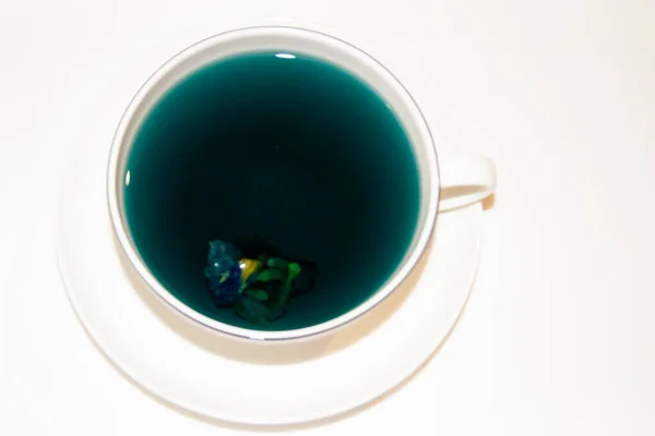 Couleur Humeur Est Bleu Thé Bleu Dans Une Tasse Blanche — Photo