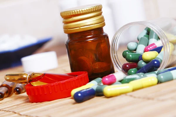 Varios medicamentos para diversas condiciones — Foto de Stock