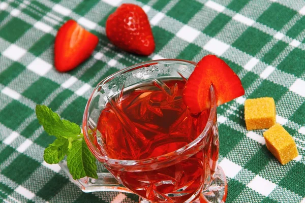 Iced tea with green background — Stock Photo, Image