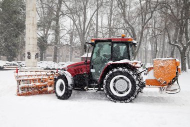Traktörü kaldırılması snow Park'ta