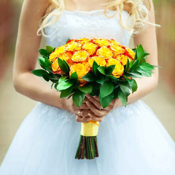 Yellow bride's bouquet — Stock Photo, Image