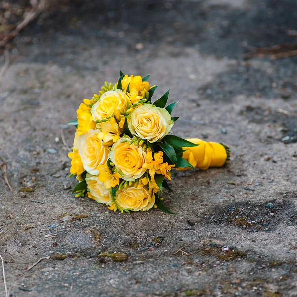 Bruiloft boeket gele rozen — Stockfoto
