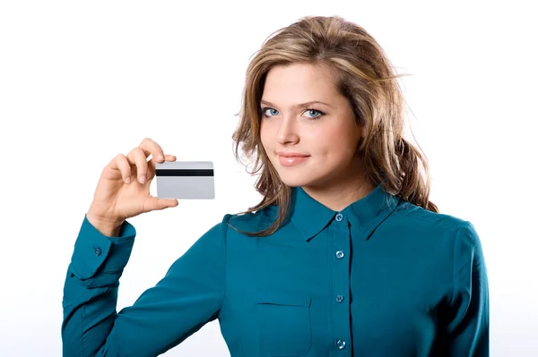 Hermosa chica sonriente confiada amable mostrando tarjeta bancaria en h —  Fotos de Stock