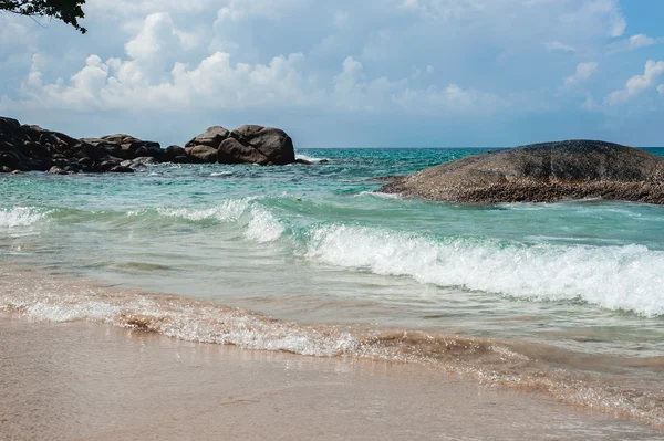 Sea waves and cloudy skies — Stock Photo, Image