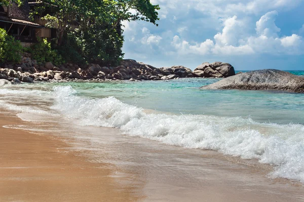 Beach and tropical sea — Stock Photo, Image