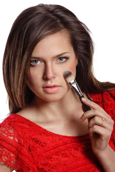 Portret van mooie vrouw cosmetische toe te passen. make-up — Stockfoto