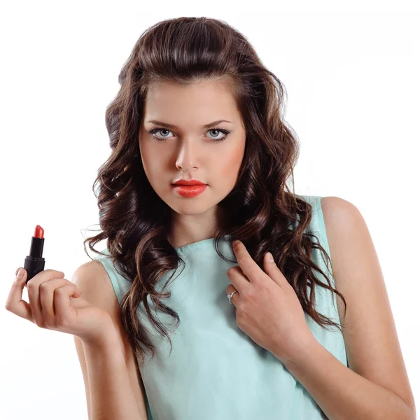 Brunett kvinna med rött läppstift — Stockfoto
