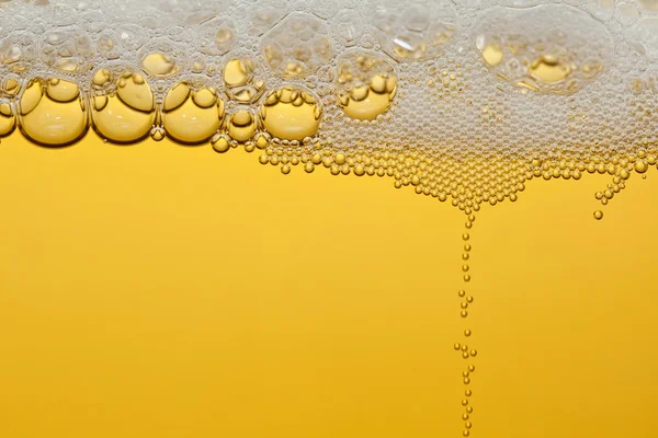 Пузыри и пена в пиве — стоковое фото
