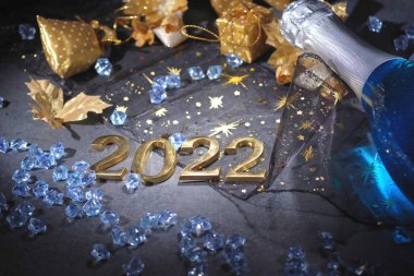 - Mutlu yıllar. Soyut arkaplanda 2022 sayısından sembol