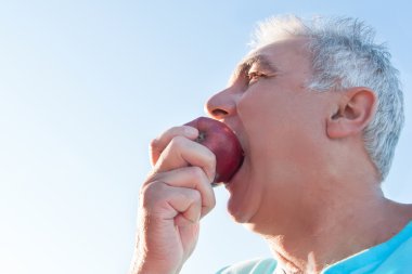 Komuta sizde bir elma holding