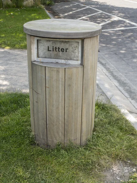 The wooden litter bin — Stock Photo, Image